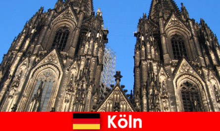 Duitse gezinsvakantiegangers met kinderen reizen graag naar de stad Keulen