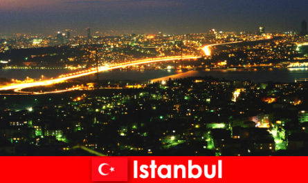 Grote stad Istanbul is altijd een bezoek waard voor toeristen