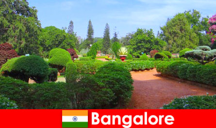 Vakantiegangers in Bangalore houden van de rustgevende prachtige parken en tuinen