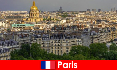 Toeristen houden van het centrum van Parijs met zijn tentoonstellingen en kunstgalerijen