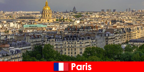 Toeristen houden van het centrum van Parijs met zijn tentoonstellingen en kunstgalerijen