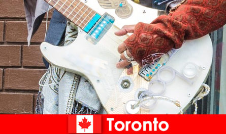 Vreemdelingen houden van Toronto vanwege zijn openheid voor de muziekscene van alle culturen