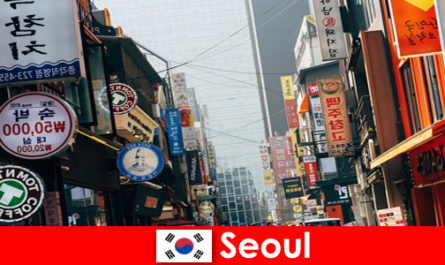 Seoul in Korea, de opwindende lichtstad en advertenties voor nachttoeristen