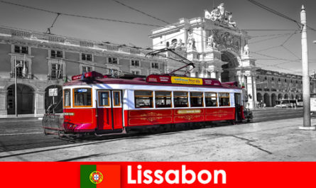 Toeristen in Lissabon in Portugal kennen het als de witte stad aan de Atlantische Oceaan