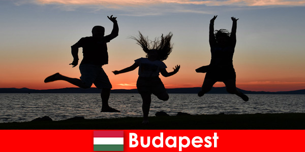 Boedapest Hongarije voor jonge feesttoeristen met muziek en goedkope drankjes in bars en clubs