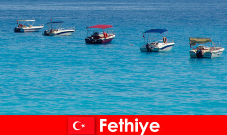 Turkije Blue Voyage en witte stranden wachten verlangend op toeristen in Fethiye voor ontspanning