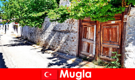 Pittoreske dorpjes en gastvrije lokale bevolking begroeten toeristen in Mugla, Turkije