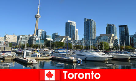 Toronto in Canada is een moderne metropool aan zee die erg populair is bij stadstoeristen