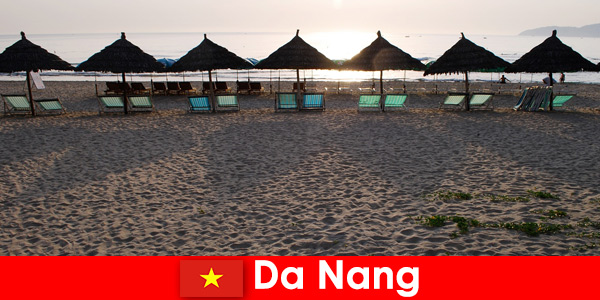 Luxe resorts aan prachtige zandstranden voor vakantiegangers in Da Nang Vietnam