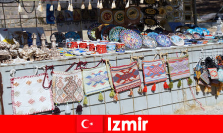 Wandelervaring voor vreemden in de bazaargebieden van Izmir, Turkije