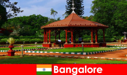 Toeristen uit het buitenland kunnen prachtige boottochten en geweldige tuinen verwachten in Bangalore India