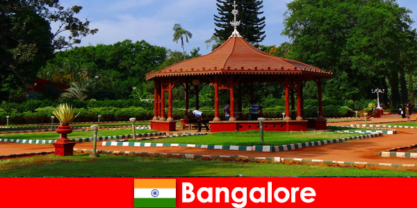 Toeristen uit het buitenland kunnen prachtige boottochten en geweldige tuinen verwachten in Bangalore India