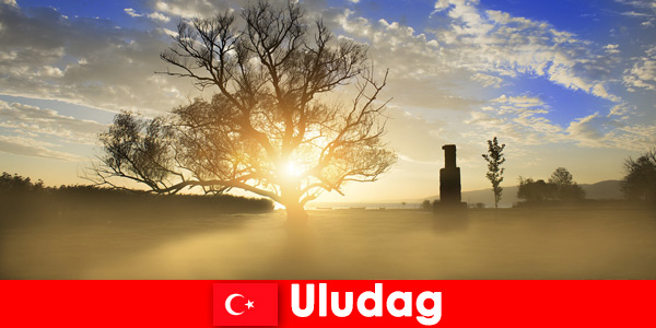 Wandelaars genieten van de prachtige natuur in Uludag Turkije