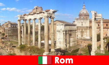 Busreizen voor Europese gasten naar de oude opgravingen en ruïnes in Rome, Italië