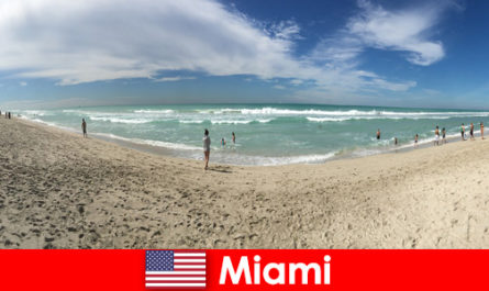 Jonge reizigers vinden het warme Miami Verenigde Staten spannend, hip en uniek