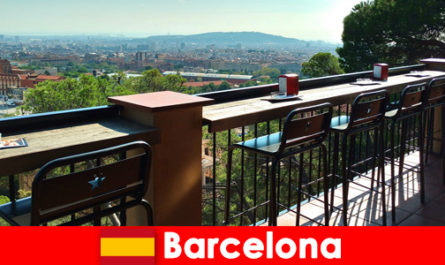 Pure flair van de grote stad voor bezoekers van Barcelona, ​​Spanje, met bars, restaurants en de kunstscene