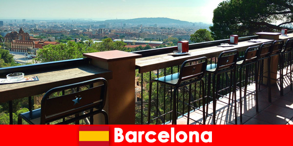 Pure flair van de grote stad voor bezoekers van Barcelona, ​​Spanje, met bars, restaurants en de kunstscene