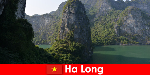 Spannende rondleidingen en speleologie voor vakantiegangers in Ha Long Vietnam