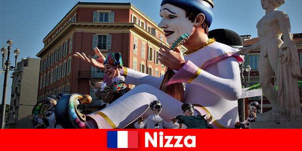 Reis voor carnavalisten met familie naar traditionele carnavalsoptocht in Nice Frankrijk