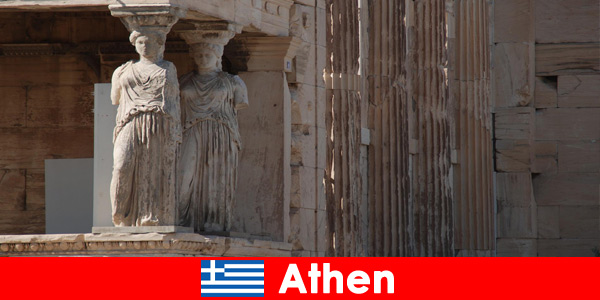 Beelden van goden en mythen verrukken de toeristen in Athene, Griekenland