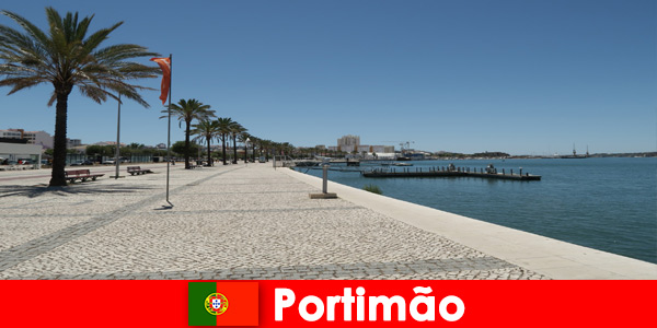 De haven van Portimão Portugal nodigt uit tot verpozen