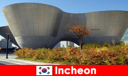 Buitenlanders zijn onder de indruk van moderniteit en oude tradities in Incheon, Zuid-Korea