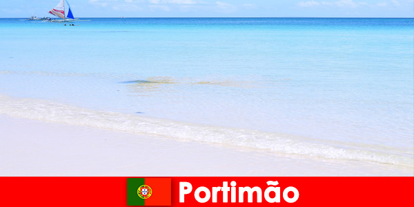 Fantastische stranden in Portimão Portugal om te ontspannen na lange nachten feesten