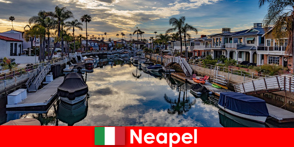 Tochtje naar Napels, Italië voor jonge toeristen met exotische momenten van plezier