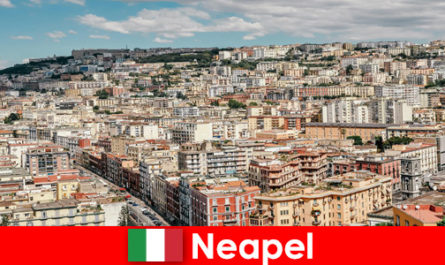 Aanbevelingen en informatie voor Napels, de kustplaats in Italië