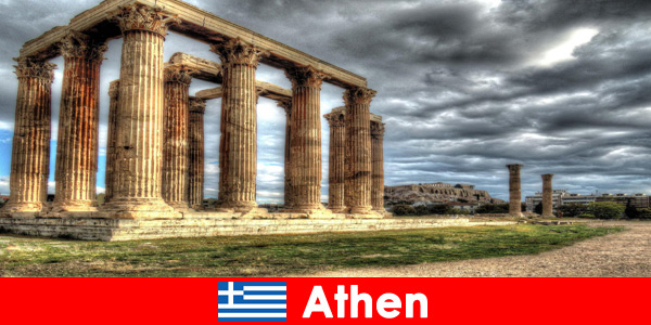Contrasten zoals klassiek en traditioneel trekken miljoenen bezoekers naar Athene, Griekenland