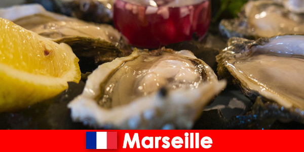 Geniet van vers gevangen zeevruchten en de speciale flair in Marseille, Frankrijk
