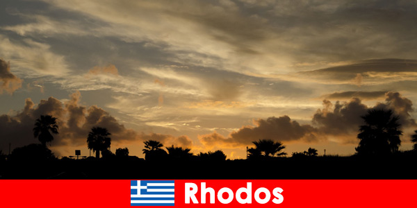 Schemering en fantastische temperaturen om van te dromen in Rhodos, Griekenland