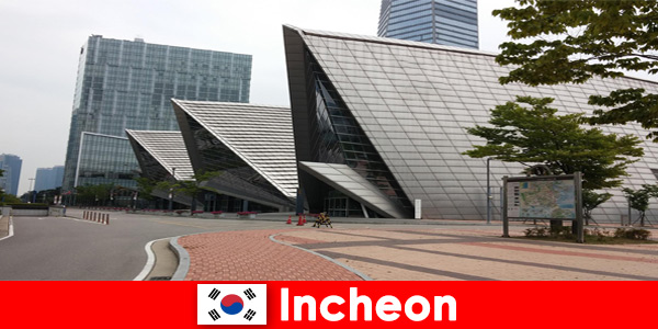 Toeristen in Incheon Zuid-Korea ervaren contrasten zoals grote stad en traditie