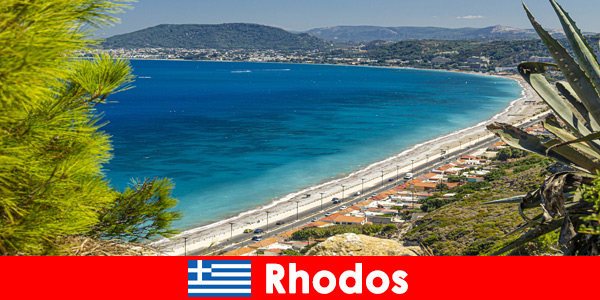 Eiland flair en fantastische stranden worden genoten door gasten in Rhodos, Griekenland