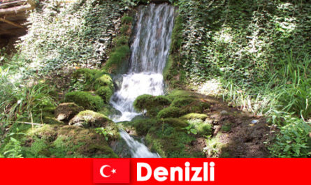 Natuurreizigers bezoeken unieke plekken in Denizli, Turkije