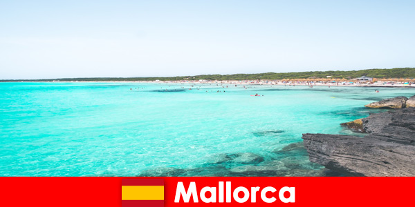Geweldige baaien en kristalhelder water om in te zwemmen in Mallorca, Spanje