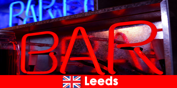 Muziek, bars en clubs blijven jonge reizigers naar Leeds, Engeland trekken